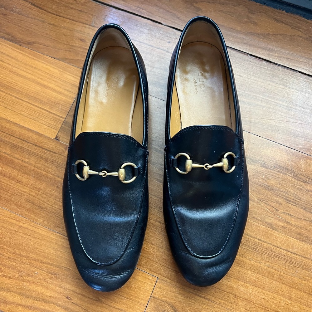 WOMEN'S GUCCI JORDAAN LEATHER LOAFER